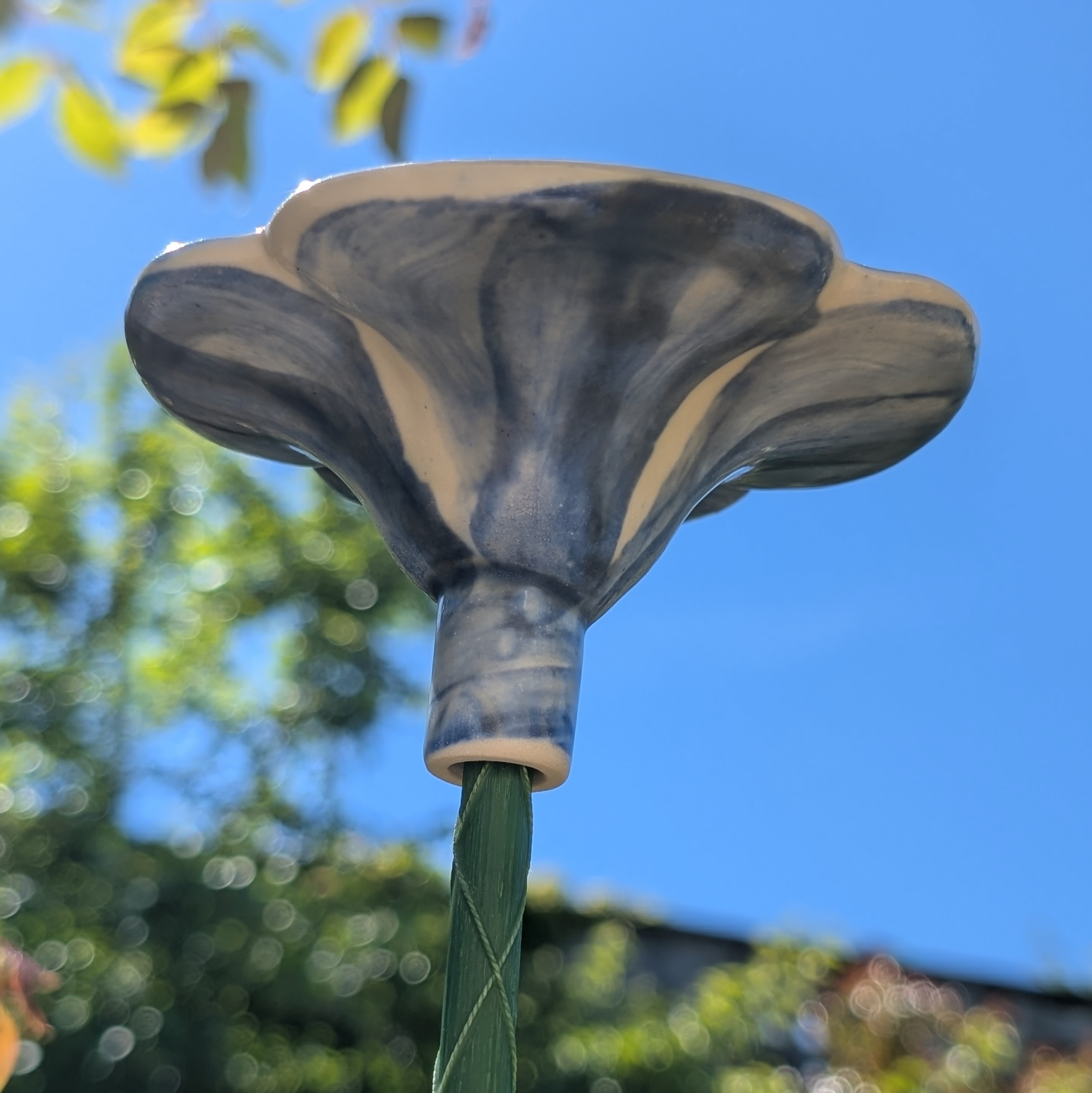 MeeMold daffodil shaped porcelain bee watering station